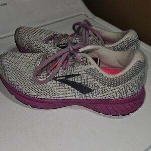 Brooks Revel Women's Athletic Shoes - Gray and Pink